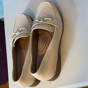 Life Strides Cream Flats with Gold Detail size 9M